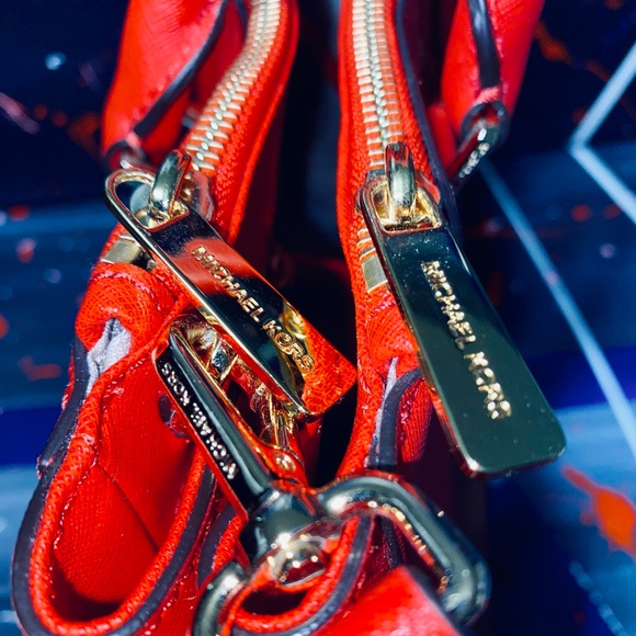 Michael Kors Set Satchel, Shoulder Bag, Handbag, Crossbody, or Purse and wallet - Picture 7 of 16